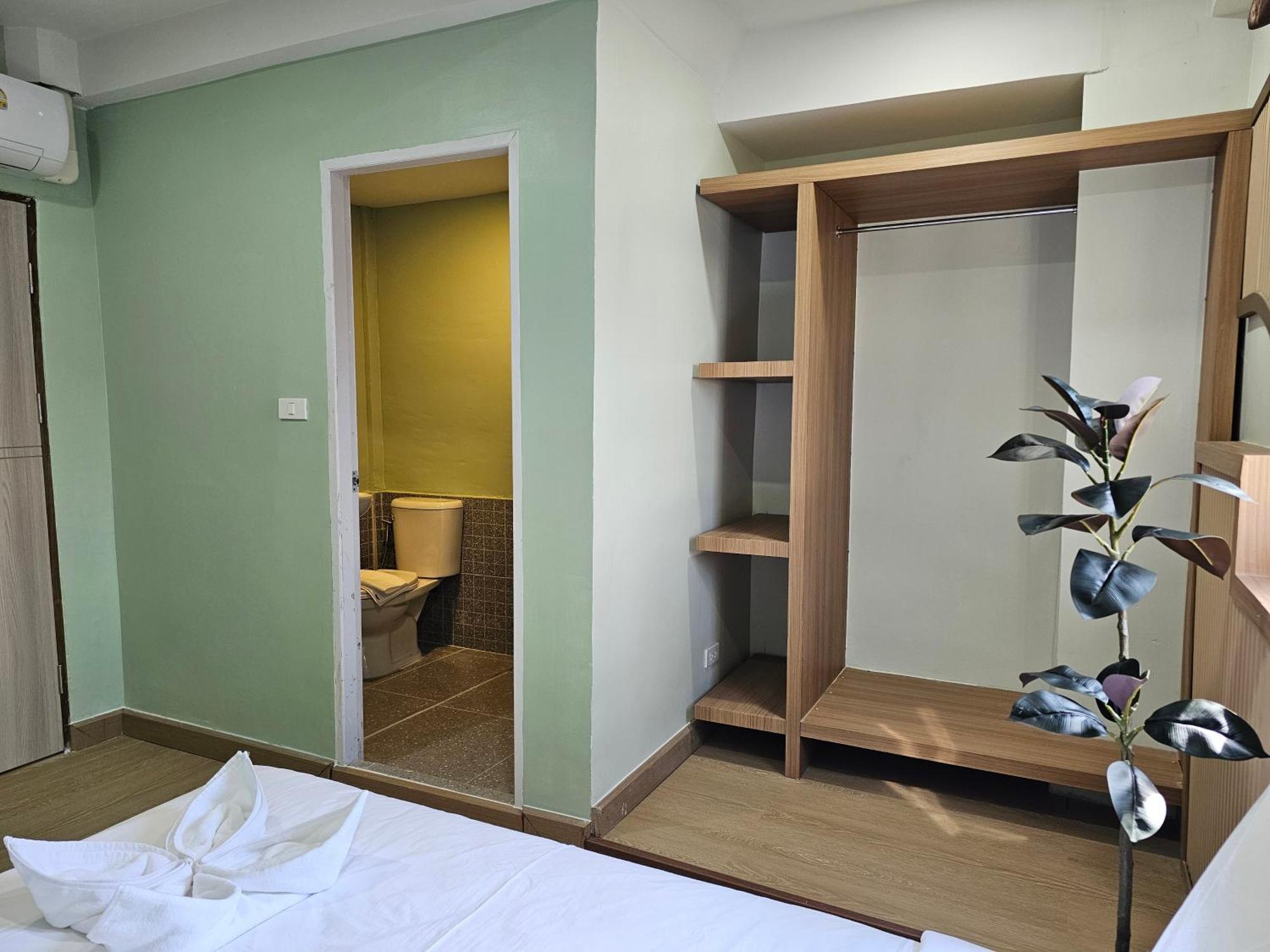 Lub Nai Hostel Patong Habitación foto