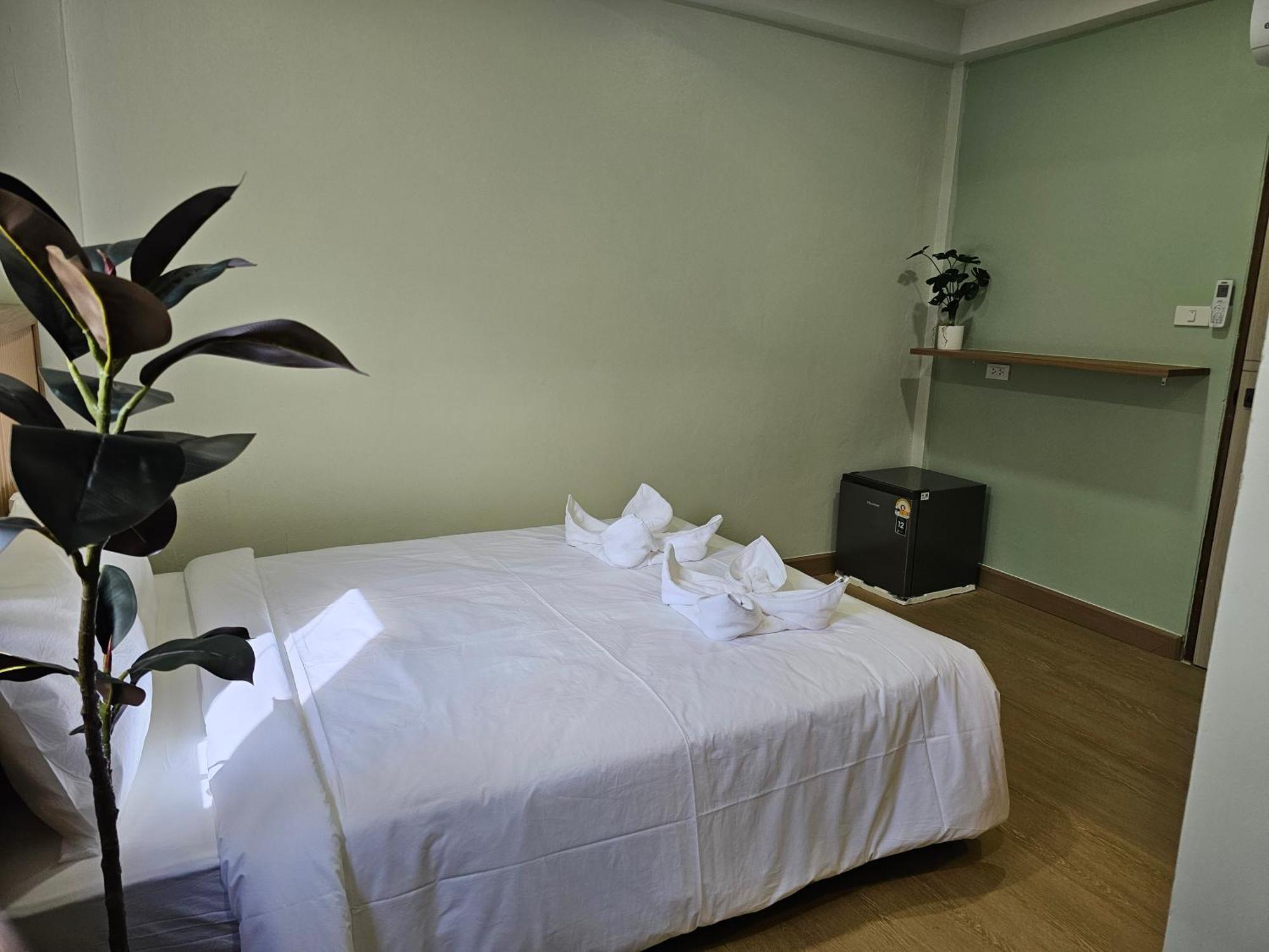 Lub Nai Hostel Patong Habitación foto