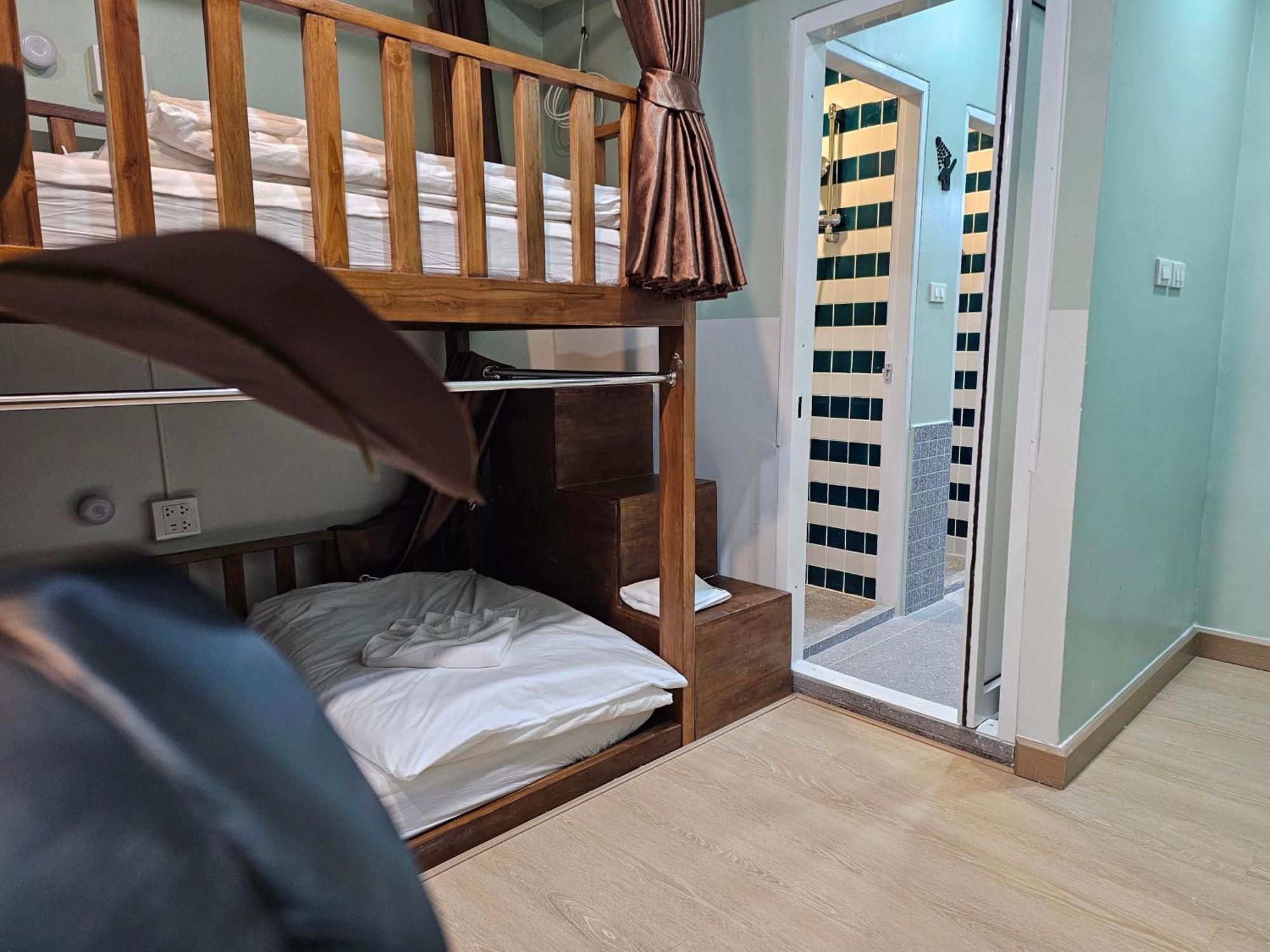 Lub Nai Hostel Patong Habitación foto