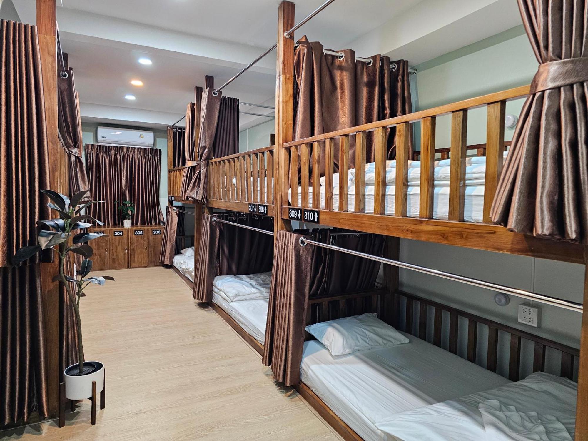 Lub Nai Hostel Patong Habitación foto
