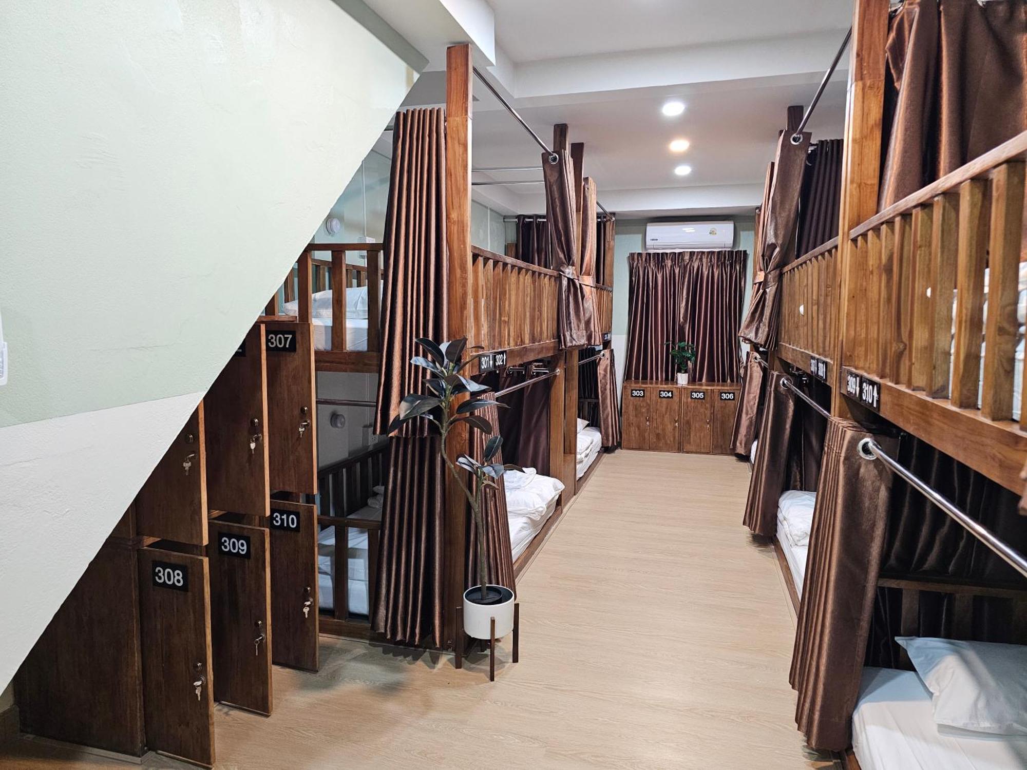 Lub Nai Hostel Patong Habitación foto